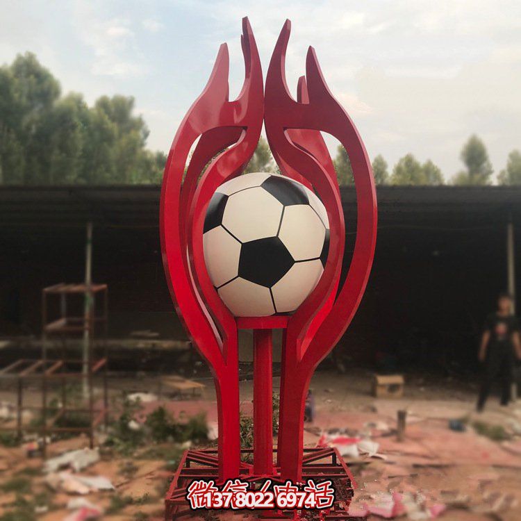 不銹鋼足球景觀雕塑，為戶外廣場(chǎng)提供美觀景觀