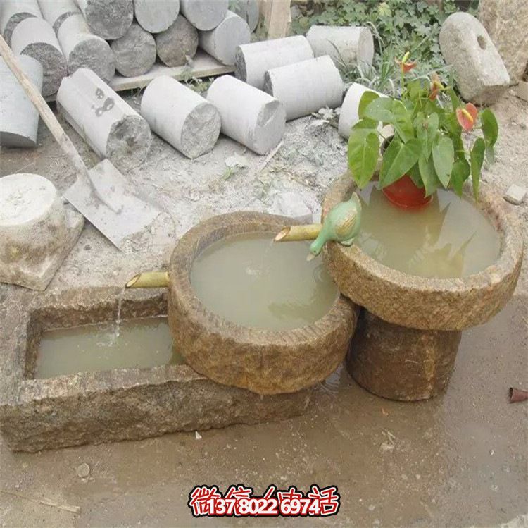 古老農(nóng)村石槽流水魚缸，傳統(tǒng)擺件裝飾景觀