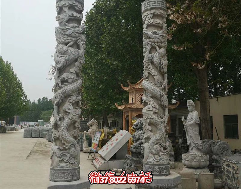 龍柱石雕，裝點寺廟門前