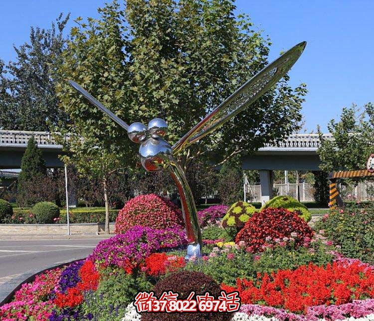大型不銹鋼蜻蜓雕塑，給城市花園添彩