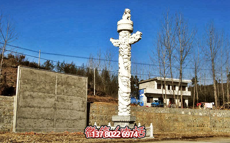 漢白玉華表雕塑，點綴農村廣場