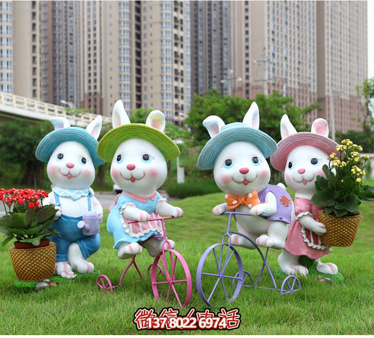 可愛兔子雕塑，為您的草坪添彩