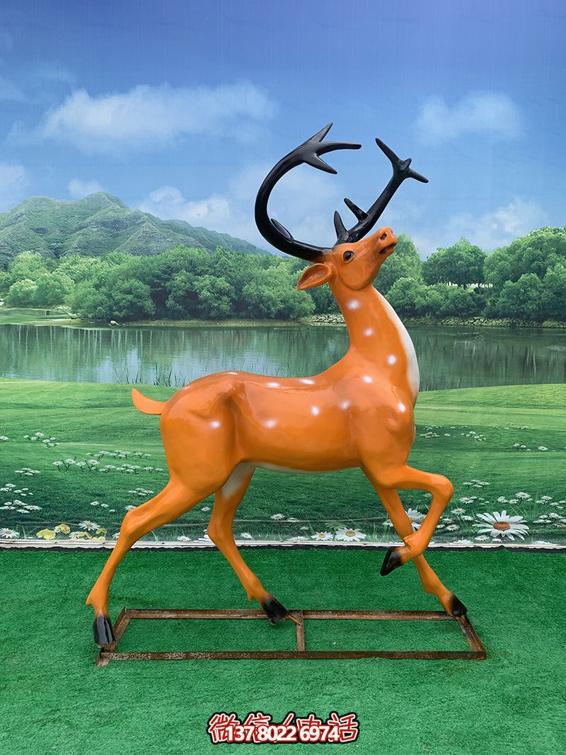 彩繪玻璃鋼雕塑梅花鹿——行走抬頭，點綴廣場街道
