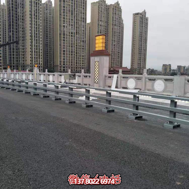 大理石護欄雕塑，為街道景觀帶來精美絕倫