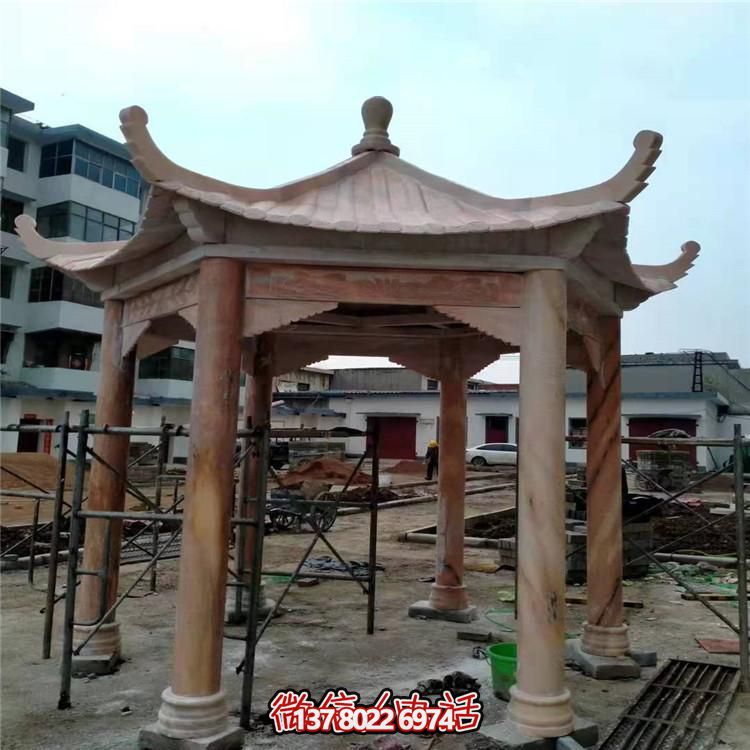 仿古涼亭，盡情欣賞晚霞染紅的美景