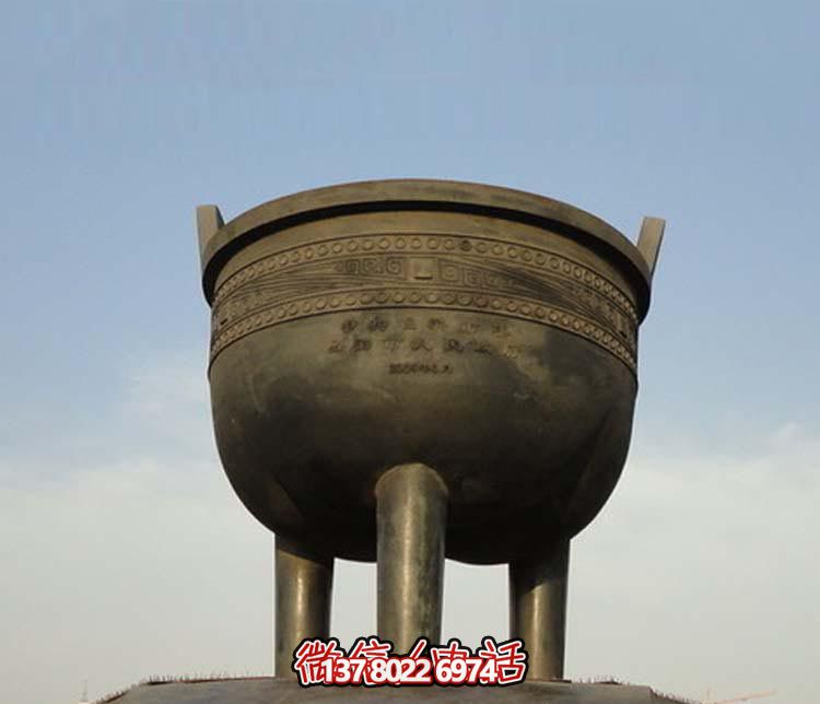 大型青銅圓形香爐，裝飾廣場景區(qū)