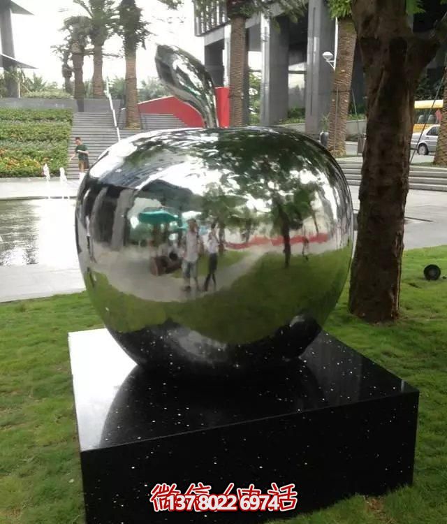 不銹鋼蘋(píng)果雕塑擺件，讓你的戶外空間更有創(chuàng)意！