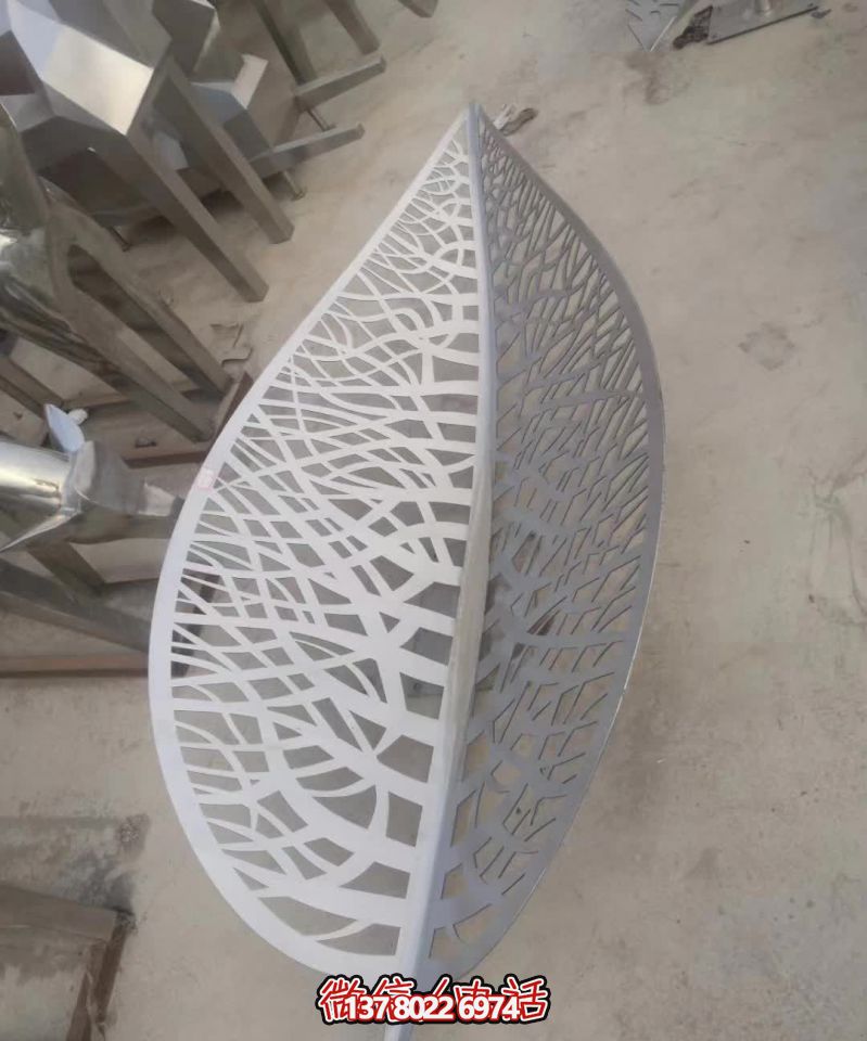 不銹鋼樹葉雕塑,給醫院藝術造型帶來絢麗美觀 不銹鋼樹葉雕塑,給醫院藝術造型帶來絢麗美觀