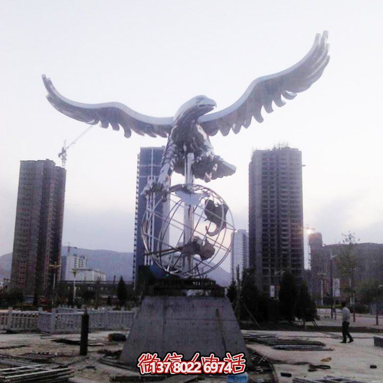 不銹鋼老鷹雕塑，點綴戶外園林景觀