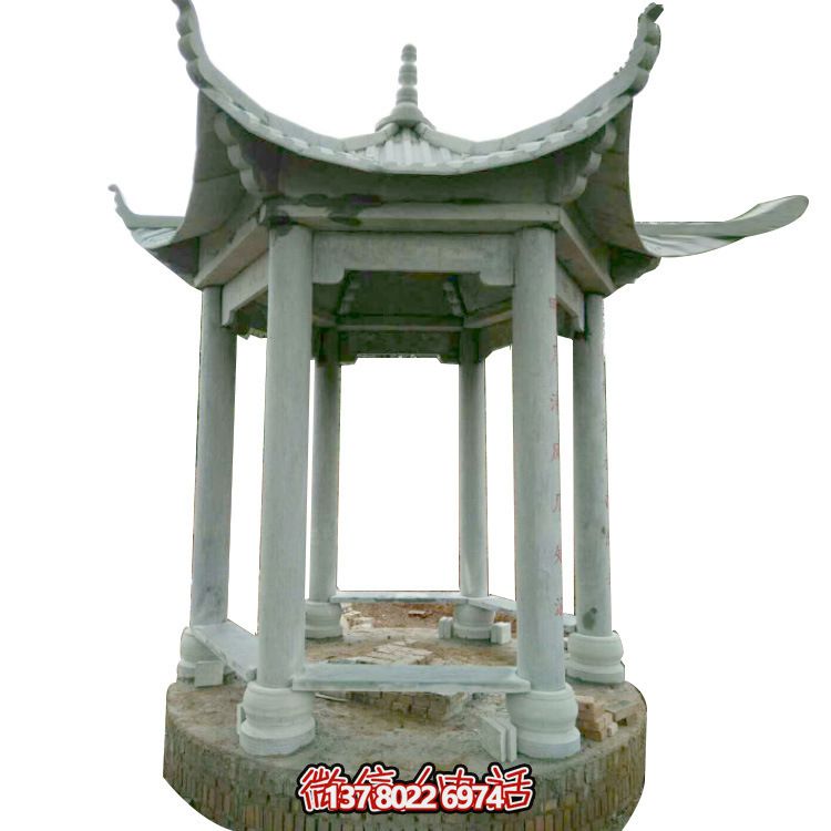山頂簡(jiǎn)易涼亭，讓您輕松觀賞美景