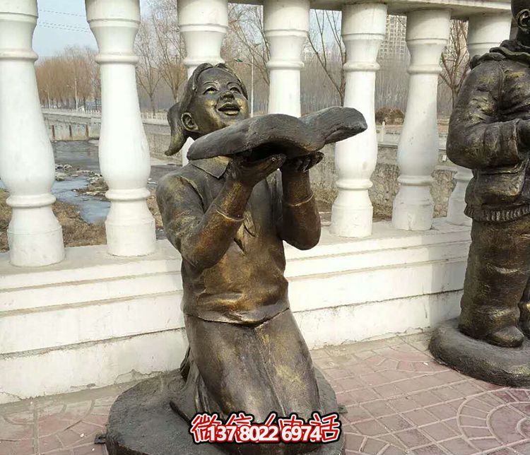 公園創(chuàng)意不銹鋼仿銅跪著的女孩看書雕塑 公園創(chuàng)意不銹鋼仿銅跪著的女孩看書雕塑