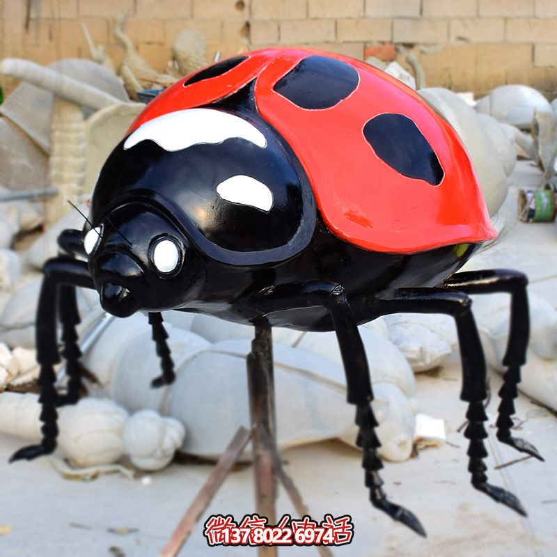 游樂(lè)場(chǎng)擺放的紅色玻璃鋼彩繪瓢蟲(chóng)雕塑 游樂(lè)場(chǎng)擺放的紅色玻璃鋼彩繪瓢蟲(chóng)雕塑