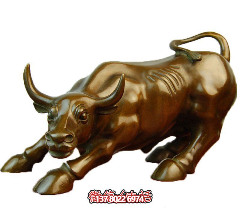 別墅里擺放的金色玻璃鋼創意華爾街牛 別墅里擺放的金色玻璃鋼創意華爾街牛